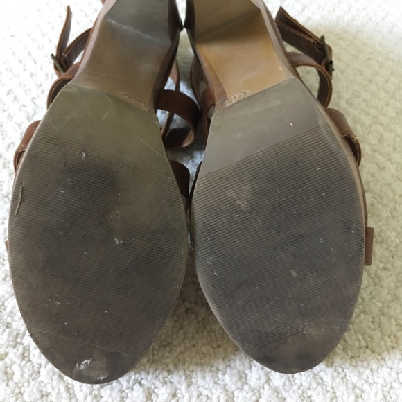 Brown cross strap heels - Picture 7 of 8